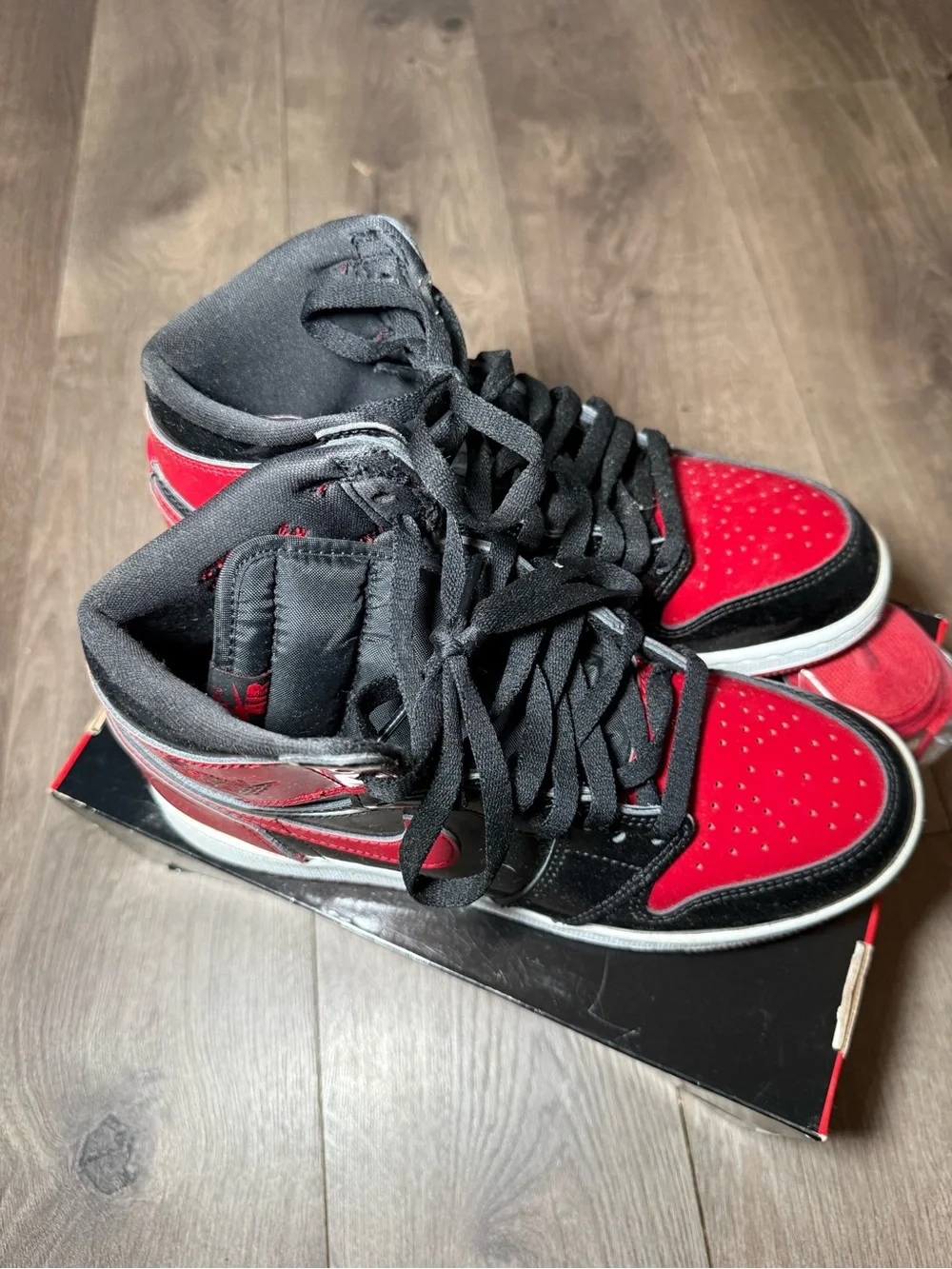 Nike Air Jordan 1 High-Top in Black and Red Patent leather